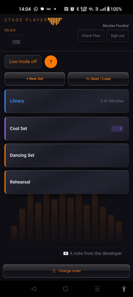 The home screen with one set card marked purple and carrying a broken-link badge with a count